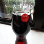 잔이 달라지면 맛이 달라진다 VS 아니다