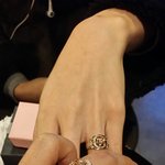 전 여자친구를 잊지 못해 그리움에 <b>사무</b>칩니다.