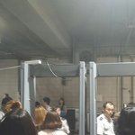 [EXO] 가방 뒤지거 <b>몸수색</b>한데