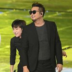 [시우민] <b>김태우</b>님 뒤로 빼꼼 시우민 ㅋㅋㅋㅋ