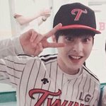 [시우민] 이 사진 뭐야 시우민 <b>상큼</b>한것 좀 봐ㅋㅋㅋ