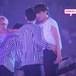 [카이] <b>물병</b> 티슈 나눠주는 종인이ㅋㅋ