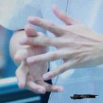 [카이] 종인이 이쁜 손 <b>발목</b>