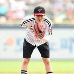 [EXO] 우민이 앙칼지게 던지는거 너무 귀여워