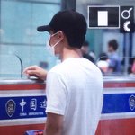 [EXO] <b>안아</b>주고 싶은 경수 등ㅠㅠ