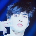 [시우민] 옛다. 내 뽀뽀나 받아라 ㅋㅋ(시우민)