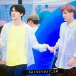 [EXO] 닥쳐 맨발로 <b>촬영</b>한 배스킨현장이다