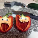 눈알을 붙인 각종<b>사물</b>들 모습