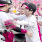 [EXO]  ㅅㅂ 우민이 <b>안아</b>달라고 보셈ㅠㅠㅠㅠ