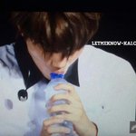 [카이] <b>물</b>뚜껑 못따서 <b>이</b>로따는거래ㅎ..귀여웡