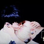 [EXO] 이거 <b>정수리</b>냄새맡고 이러는거임?