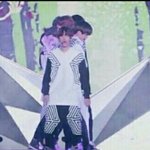 [EXO] 뒤로 줄줄히 툭툭툭