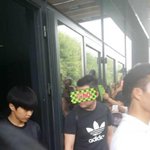 [시우민] <b>호텔</b>에서 나오는 시우민석~