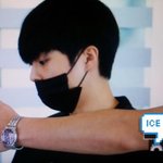 [시우민] +아래글 쓰기 무섭게 <b>시안</b>출국 플뷰 ㅋㅋㅋ(시우민)