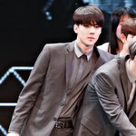 [EXO] 싸우지마 오늘 <b>무대</b> <b>인사</b>하는 사람