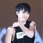 [시우민] <b>hurt</b>중에 동생이랑 너무 꿀떨어지는거 아님?(시우민)