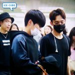 [시우민] 굿즈자랑하는 <b>민석</b>잌ㅋㅋㅋㅋ