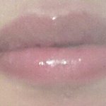 입술 아무것도 안바른거치고 <b>색이</b> 좀있는거야??