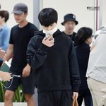 [시우민] <b>출입국</b>시에도 그는 휴대폰을..(시우민)