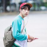 <b>청초</b>한 미모 男아이돌 출근길