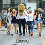 아이돌의 <b>이색</b>적 출근길 풍경