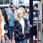 소녀시대 태연 출근길 패션! 태연 <b>슬립</b>온 어디꺼?