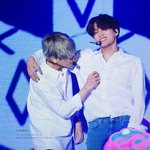 [EXO] <b>이옷</b>입고 음방몇번 더 뛰었으면