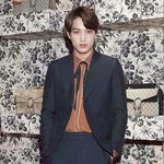 [카이] 코스-모폴-리탄 인스타에 종인이