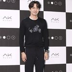 이진욱 공항패션