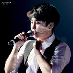 [시우민] 이거 단추 풀기 <b>직전</b>인가...(시우민)