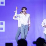 [시우민] 아래 시우민 <b>다리사진</b> 원본 ㅋㅋㅋㅋㅋㅋㅋㅋㅋ