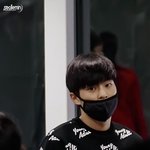 [시우민] 시우민 <b>아이</b><b>컨</b>택 하는 사진 좀 봐라 ㅜㅜ..