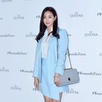 <b>연하늘색</b>이 잘 어울리는 김사랑