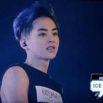[시우민] 콘서트<b>도중</b> 가르마 바꾼 시우민 ㅋㅋㅋ
