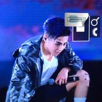 [시우민] 시우민 무릎에 꽃가루 붙은거ㅋㅋㅋㅋ