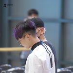 [시우민] 근데 시우민 머리색 보라/검정 <b>반반</b>이야? ㅇㅅㅇ