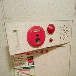 니네아파트 <b>소화전</b>도 쓰레기 있어?