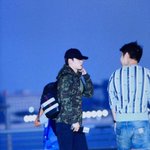[EXO] <b>반바지</b> 춥겠다