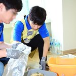 [댓글부탁해] 쉬는날 봉사하는 아이돌