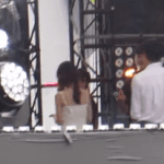 [EXO] 민석이가 스태프에게 마이크 건내는법.<b>gif</b>