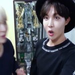 [방탄소년단] 뒤에 트로피들 