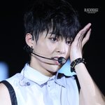 [시우민] 시우민 손 <b>라인</b> 봐 ㅋㅋ