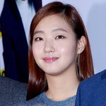 긴생머리한 김고은