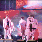 [카이] <b>폭죽</b>때문에 너무놀라 한동안 굳어버린 종인이