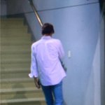 [카이] 종인이 <b>양말</b>신었어