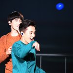 [시우민] 시우민손목스냅(기사사진 ㅋㅋ)