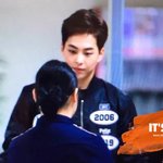 [EXO] <b>여자사람</b>을 바라보는 시우민 눈빛