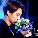 [카이] <b>꽃향기</b>맡는 니니