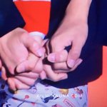 [EXO] 김<b>형제</b>들 손 꼭 잡은 거 봐 ㅠㅠㅠ