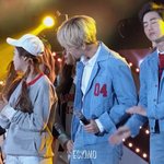 [EXO] 이젠 대놓고 예리를 보는 백현이 ㅎㄷㄷ